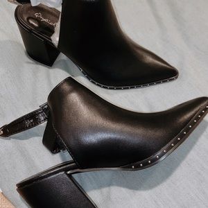 Qupid Shoes Black Booties
